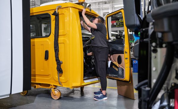 Women's Arvada Work Sneaker (Carbon Toe) | Naval Academy/Peach Whip